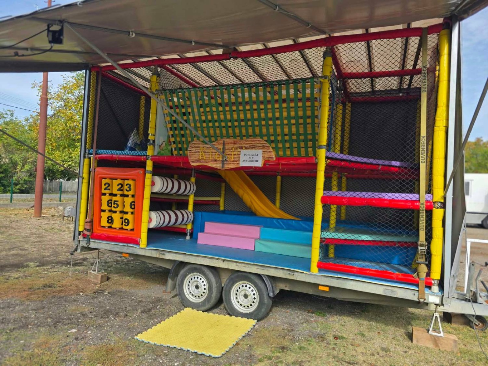 Mobilné detské ihrisko so šmykľavkou a preliezkami